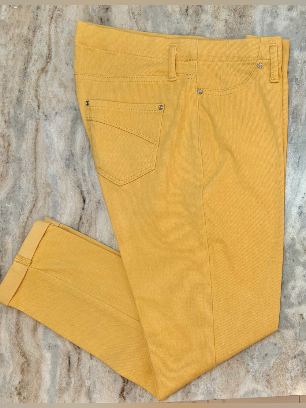 LIKE NEW! 💛 Capri Jeggings